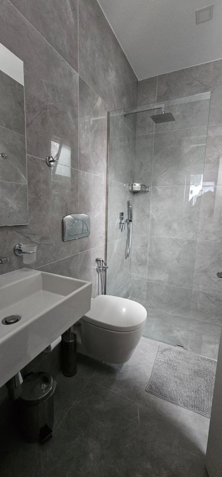 Edina By Hp 4*
