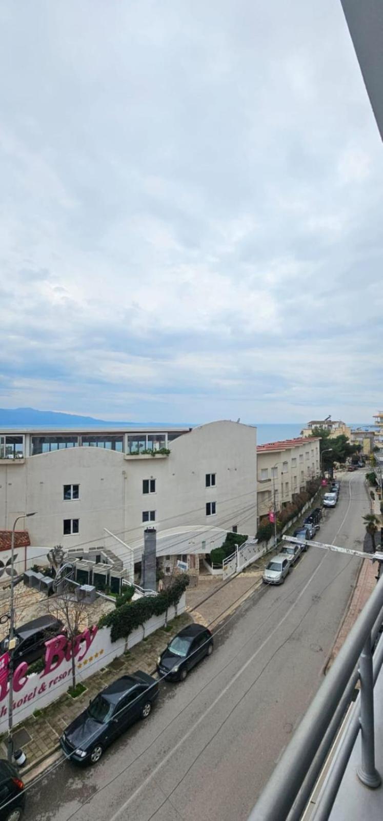Edina By Hp 4*